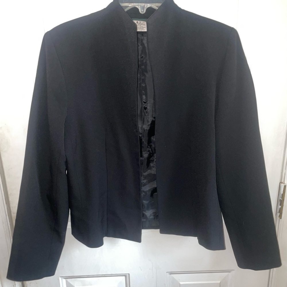 Womens Size 8 harve benard Black Blazer